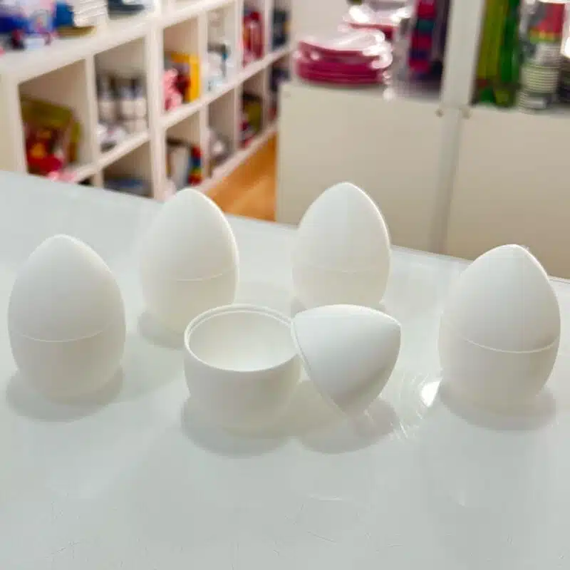 Ovos Plastico da Páscoa de 2 Partes Branco para Colorir 8 cm
