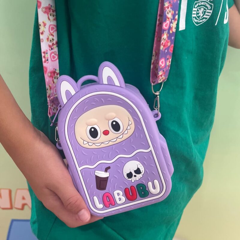 Bolsa Labubu Sortida com Alça Ajustável 12 cm